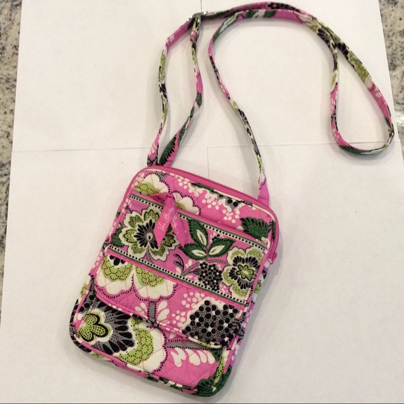 Vera Bradley Handbags - Vera Bradley Crossbody Bag
